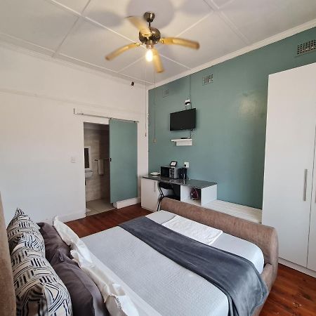 The Beach Hide East London Extérieur photo